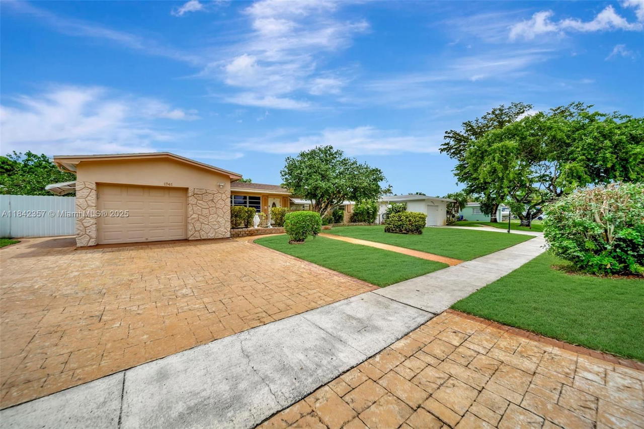 Real estate property located at 1741 86th Ave, Broward, Pasadena Lakes West, Pembroke Pines, FL