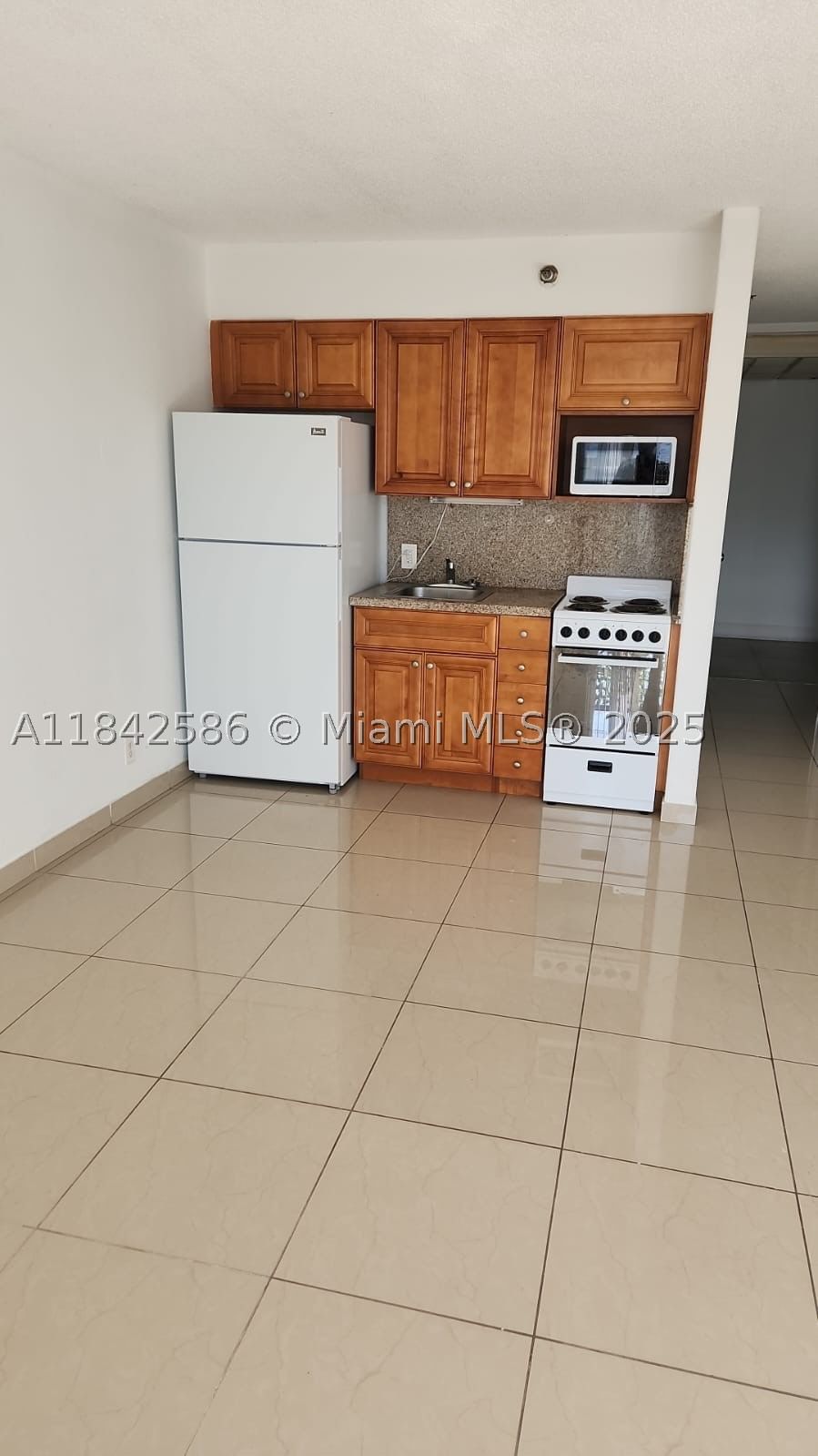 Real estate property located at 16450 2nd Ave #206, Miami-dade, Golden Gate Apartments Co, Miami, FL