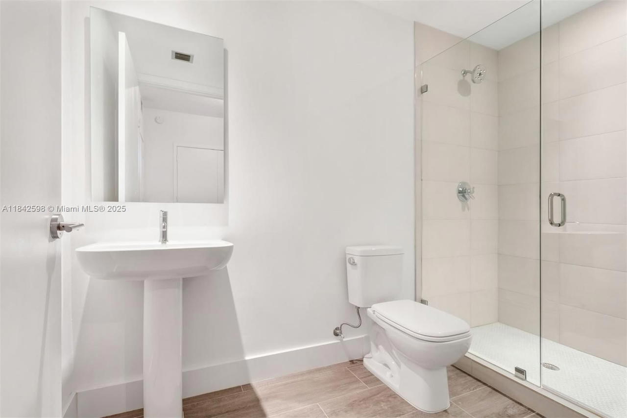 Real estate property located at 2900 7th Ave #1506, Miami-dade, Biscayne Beach Condo, Miami, FL