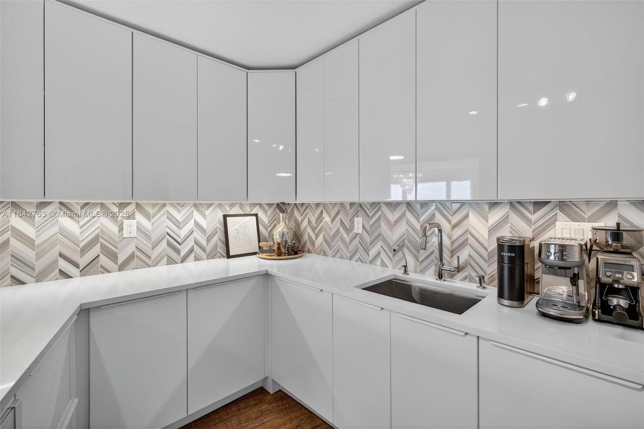 Real estate property located at 3000 Holiday Dr #1102, Broward, Maya Marca Condo, Fort Lauderdale, FL