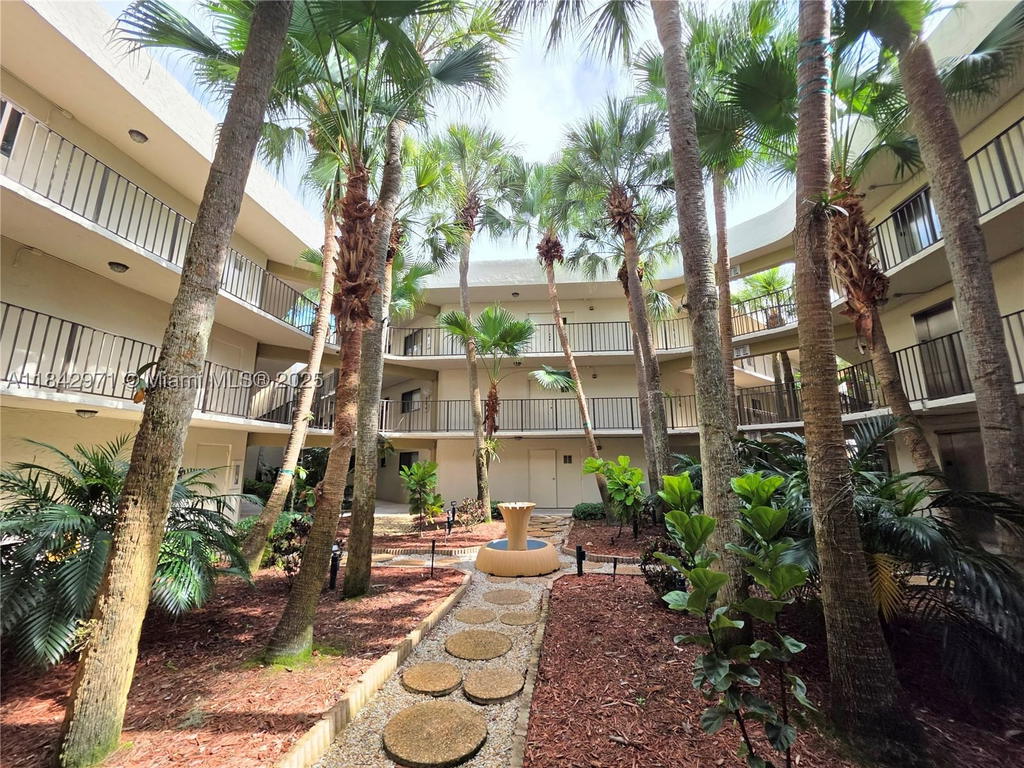 Real estate property located at 8075 107th Ave #320, Miami-dade, The Horizons Condo #7, Miami, FL