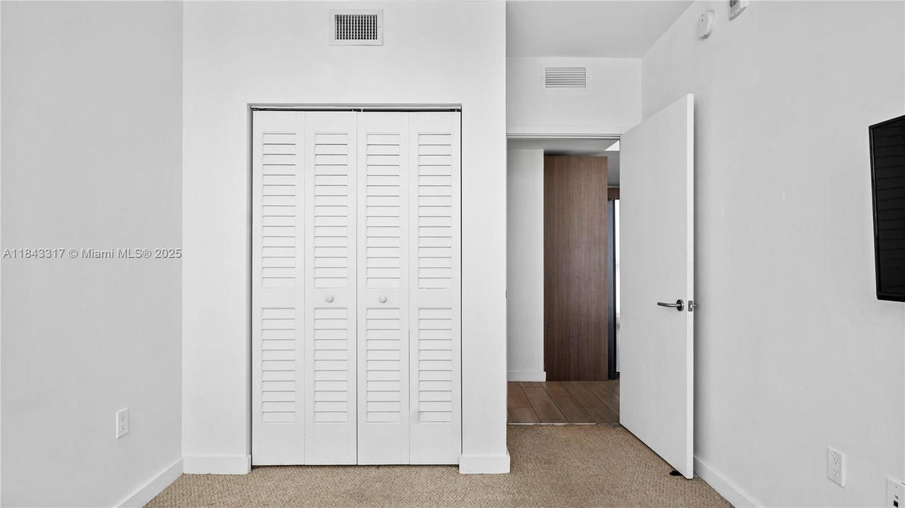 Real estate property located at 1600 1st Ave #1104, Miami-dade, Le Parc At Brickell Condo, Miami, FL