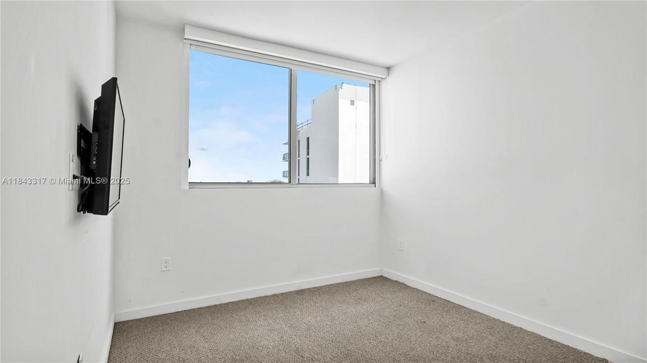 Real estate property located at 1600 1st Ave #1104, Miami-dade, Le Parc At Brickell Condo, Miami, FL