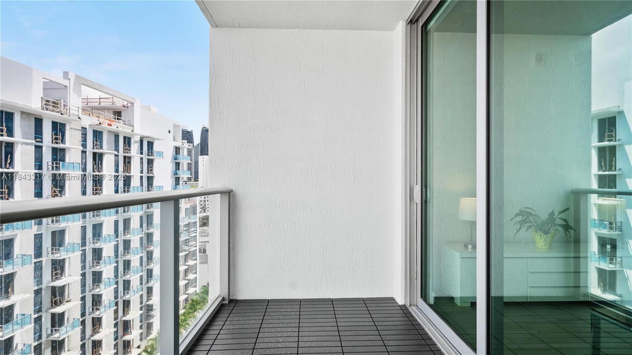 Real estate property located at 1600 1st Ave #1104, Miami-dade, Le Parc At Brickell Condo, Miami, FL