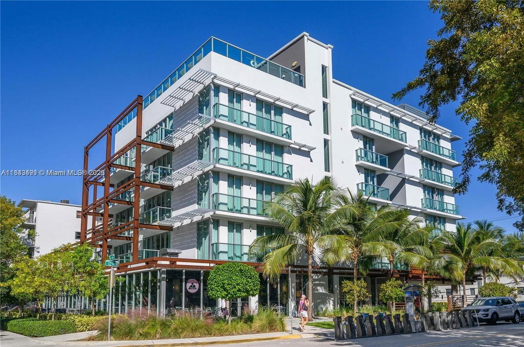 Real estate property located at 1215 West Ave #303, Miami-dade, Bay View Sub, Miami Beach, FL