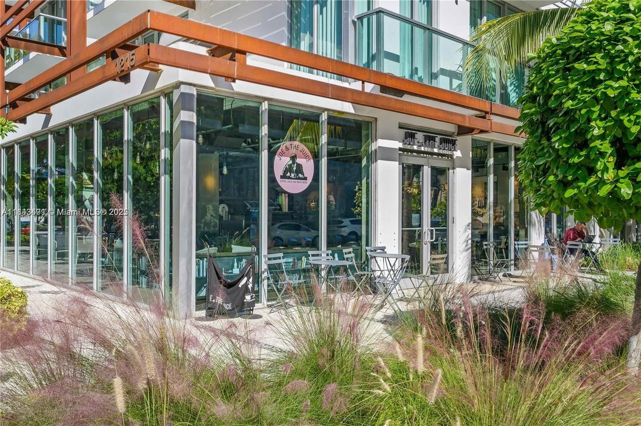 Real estate property located at 1215 West Ave #303, Miami-dade, Bay View Sub, Miami Beach, FL