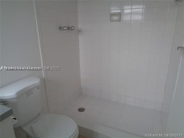 Real estate property located at 15205 6th Ave D212, Miami-dade, Ola Condo, Miami, FL