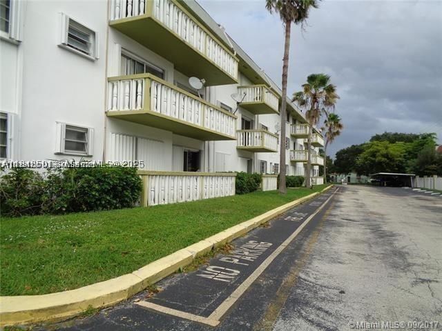 Real estate property located at 15205 6th Ave D212, Miami-dade, Ola Condo, Miami, FL