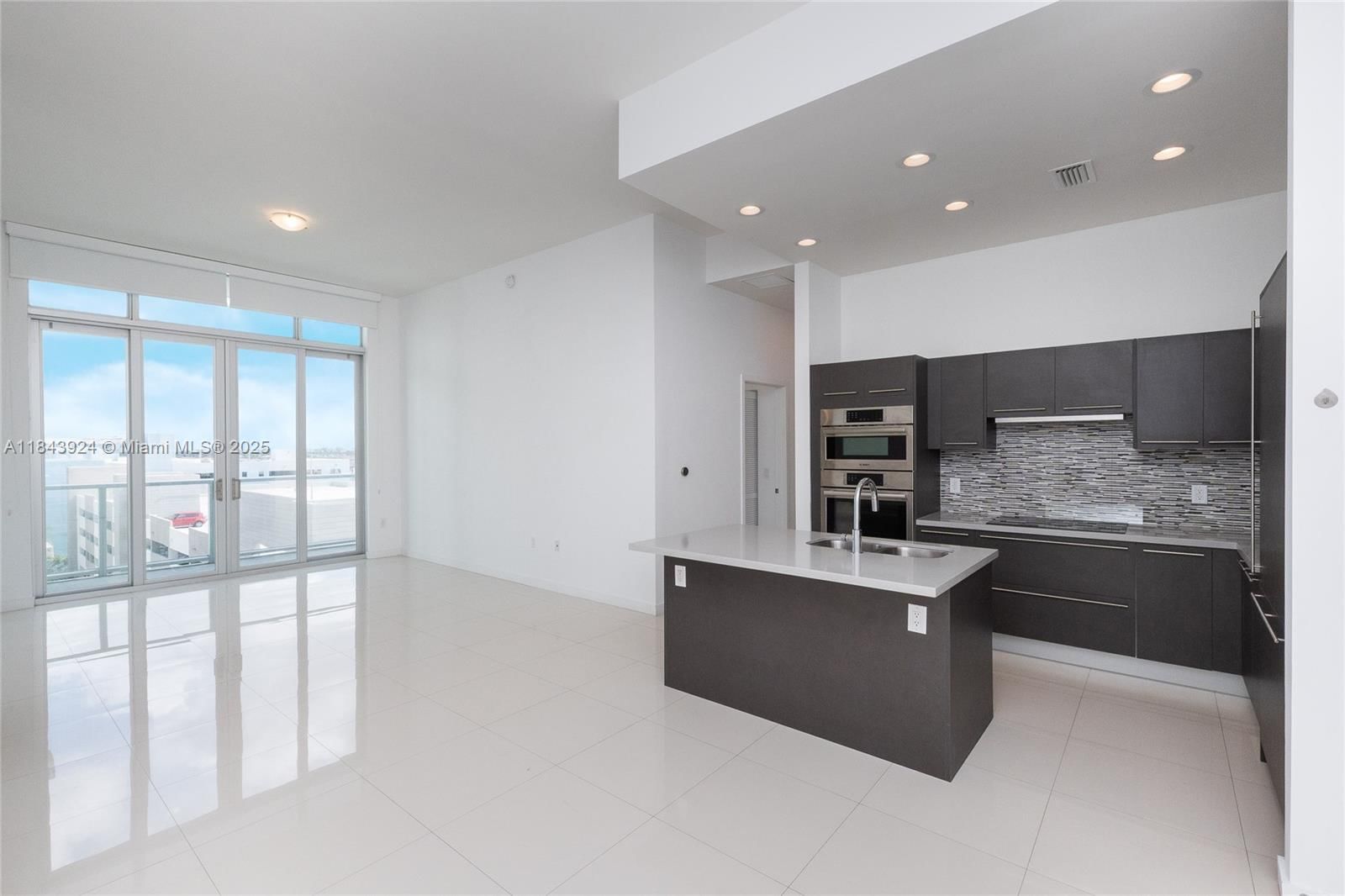 Real estate property located at 7825 107 #819, Miami-dade, Midtown At Doral, Doral, FL