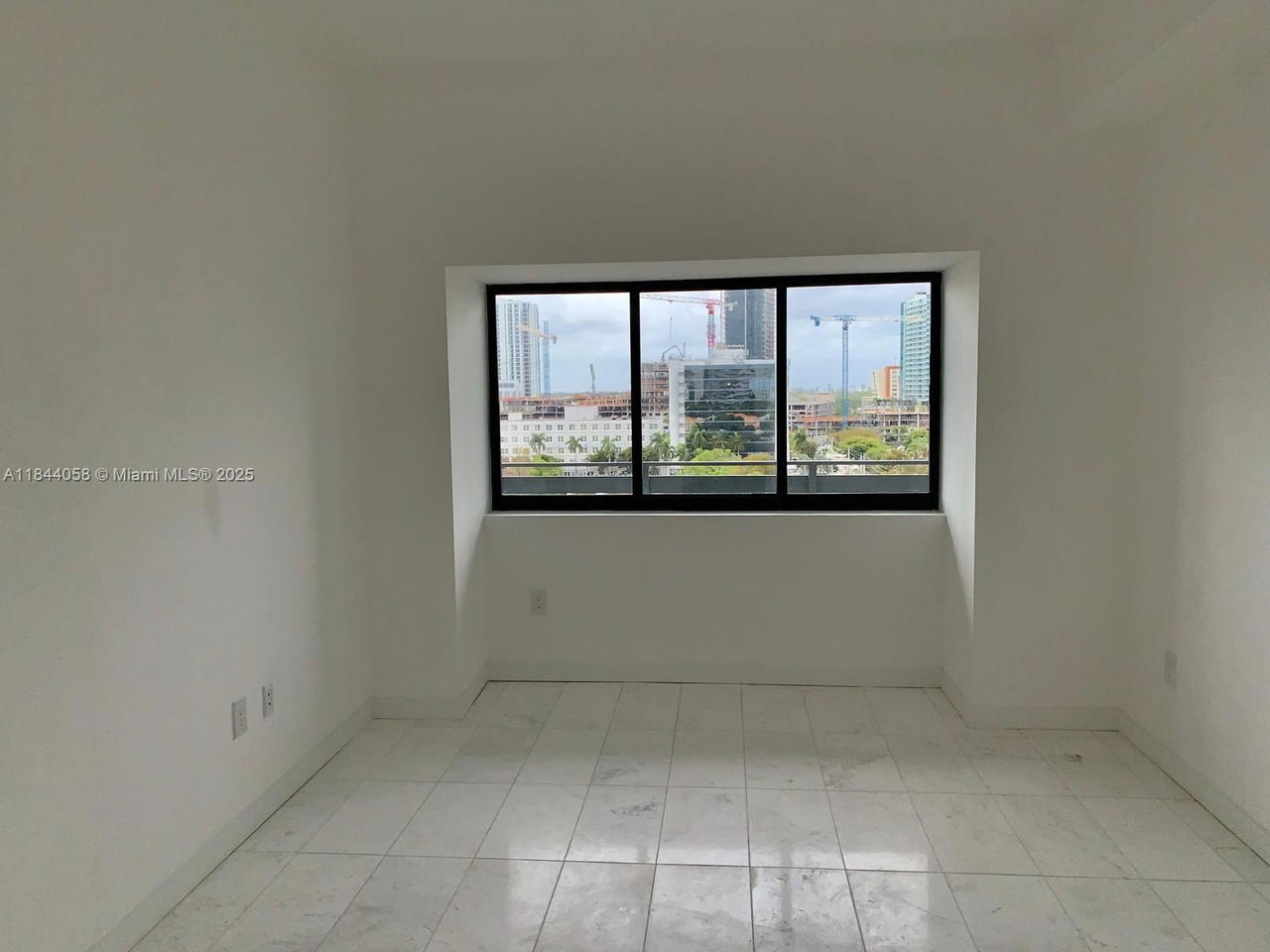 Real estate property located at 480 31st St #903, Miami-dade, Gran Paraiso Condo, Miami, FL