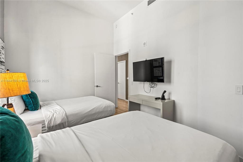 Real estate property located at 4111 Ocean Dr #301, Broward, Hyde, Hollywood, FL