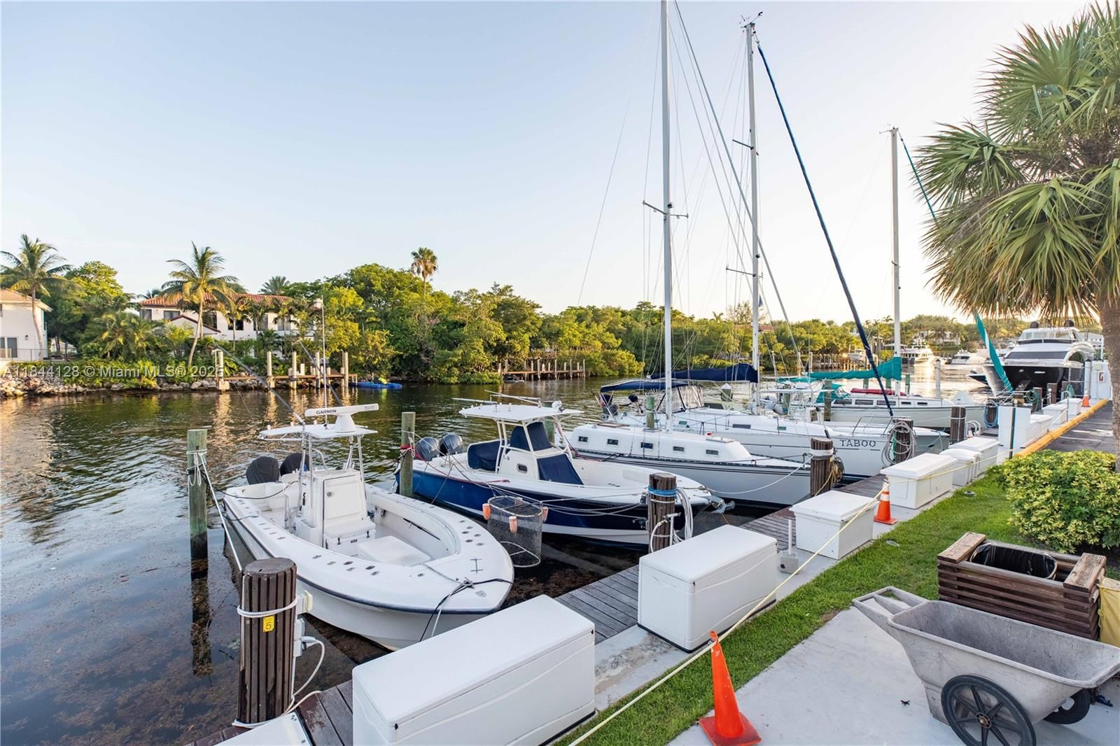 Real estate property located at 100 Edgewater Dr #336, Miami-dade, Waters Edge Of Coral Gabl, Coral Gables, FL