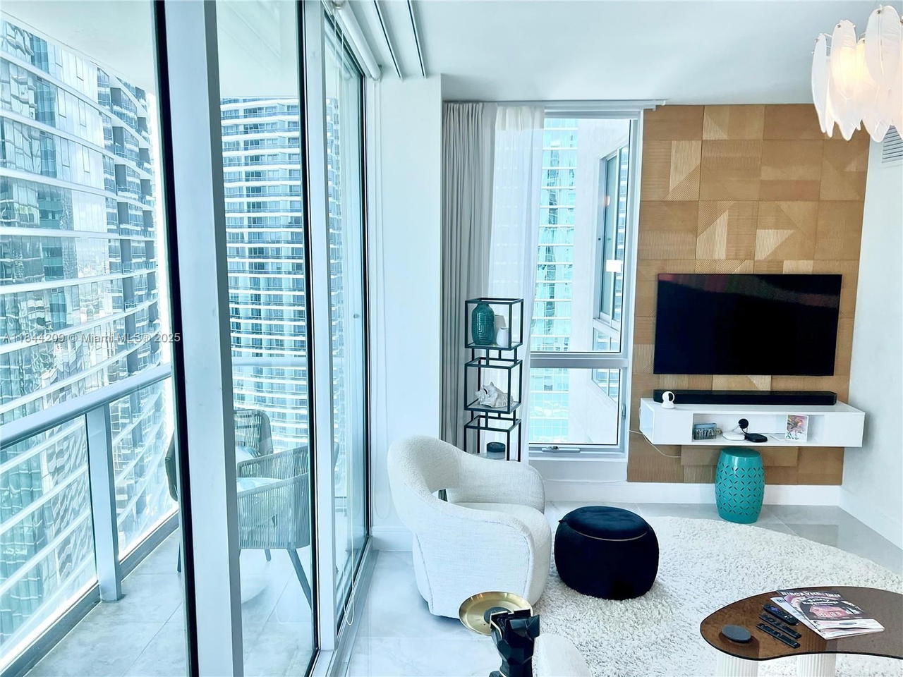 Real estate property located at 300 Biscayne Blvd T-2902, Miami-dade, Met 1 Condo, Miami, FL
