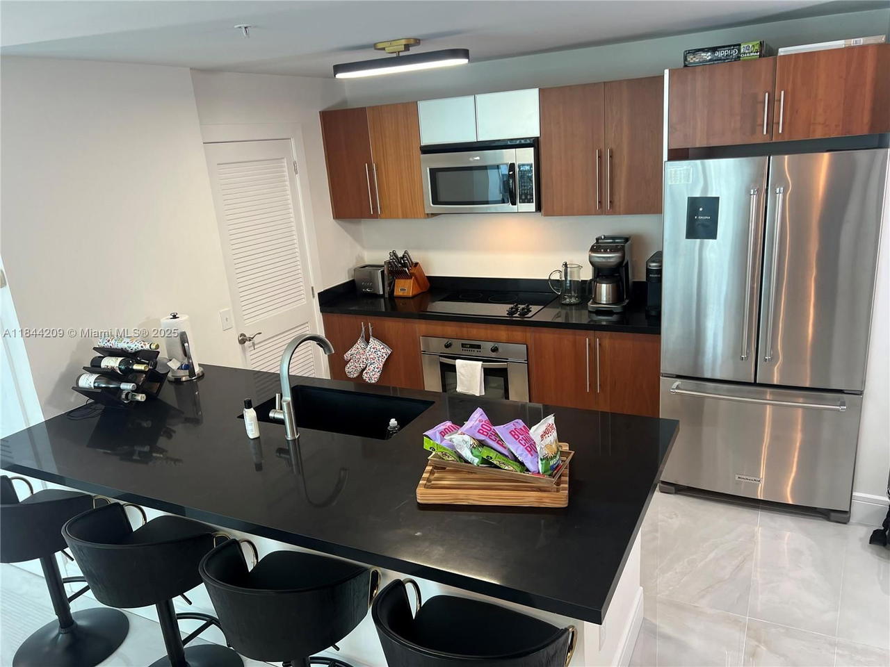 Real estate property located at 300 Biscayne Blvd T-2902, Miami-dade, Met 1 Condo, Miami, FL