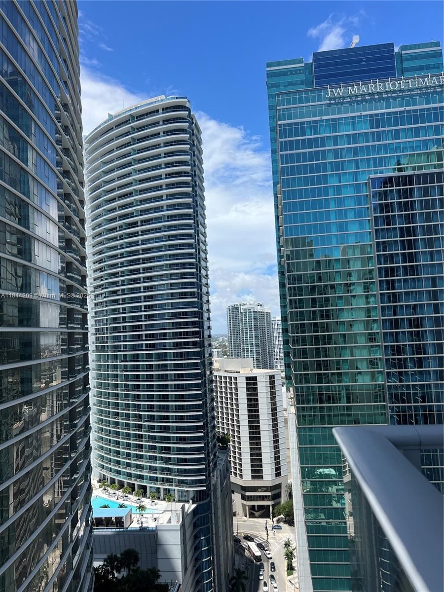 Real estate property located at 300 Biscayne Blvd T-2902, Miami-dade, Met 1 Condo, Miami, FL