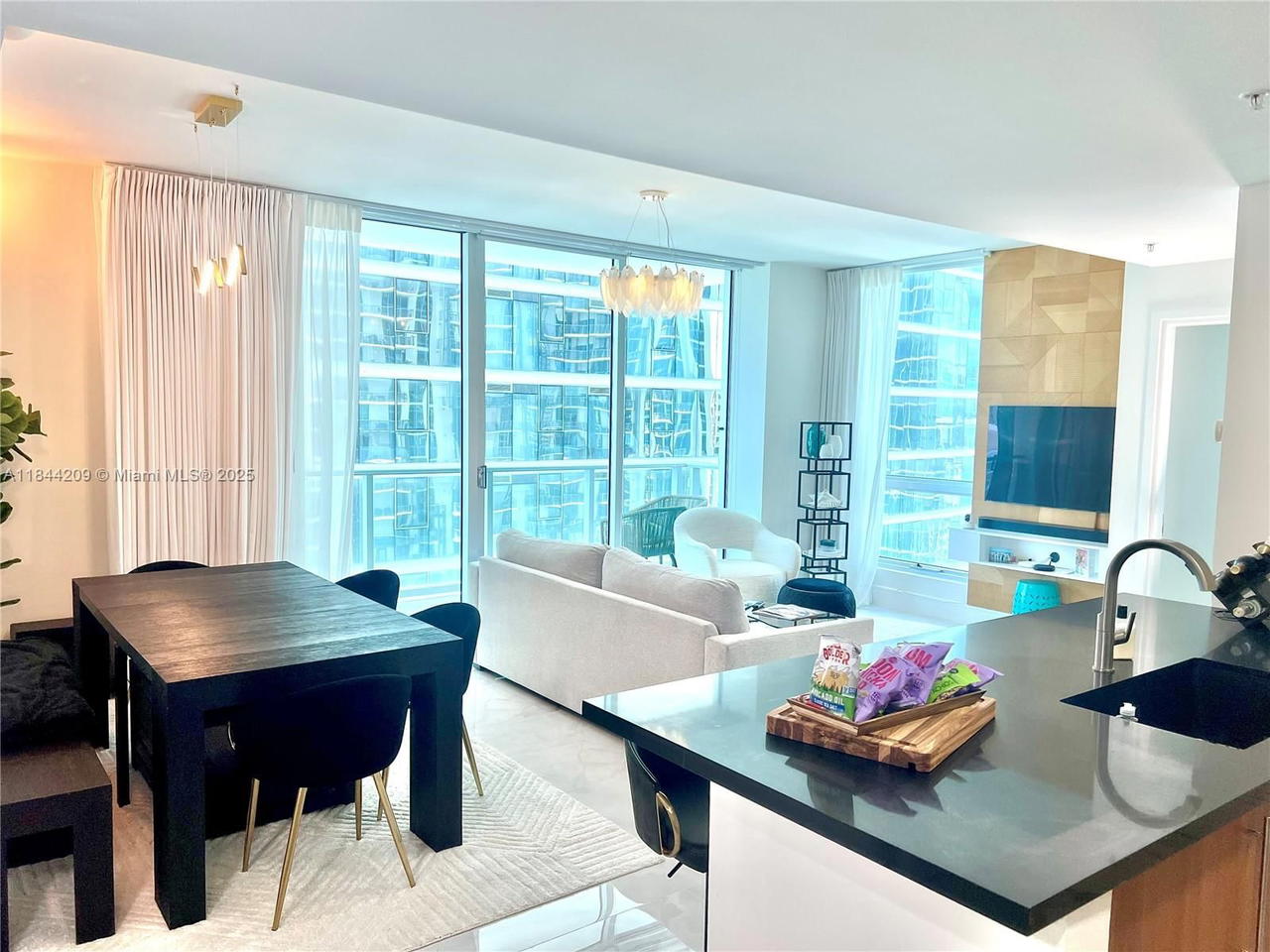 Real estate property located at 300 Biscayne Blvd T-2902, Miami-dade, Met 1 Condo, Miami, FL