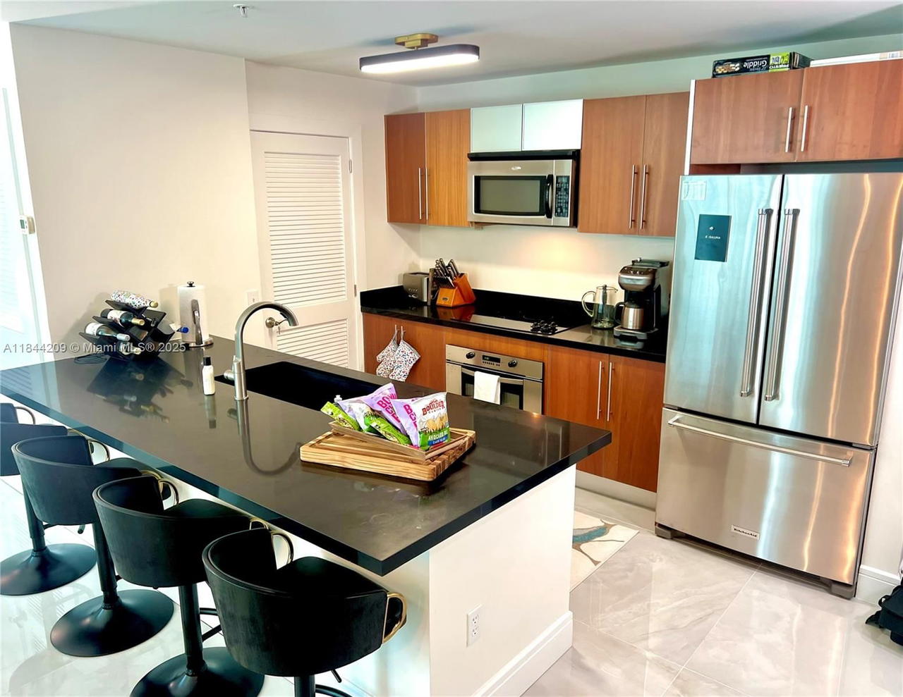 Real estate property located at 300 Biscayne Blvd T-2902, Miami-dade, Met 1 Condo, Miami, FL