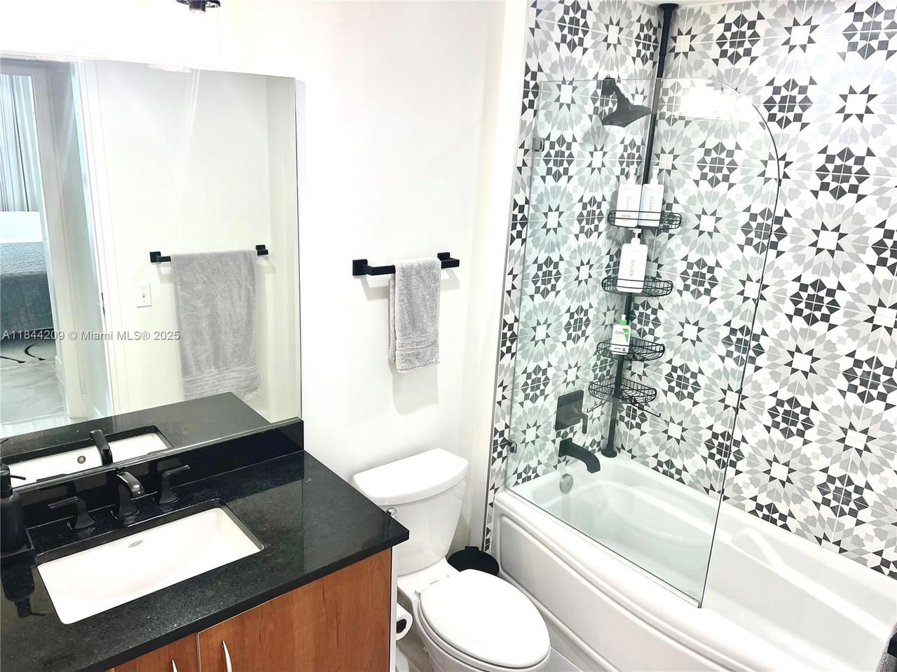 Real estate property located at 300 Biscayne Blvd T-2902, Miami-dade, Met 1 Condo, Miami, FL
