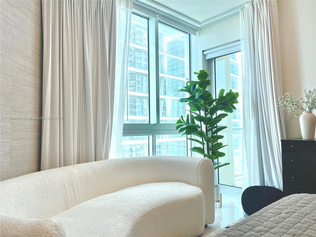 Real estate property located at 300 Biscayne Blvd T-2902, Miami-dade, Met 1 Condo, Miami, FL