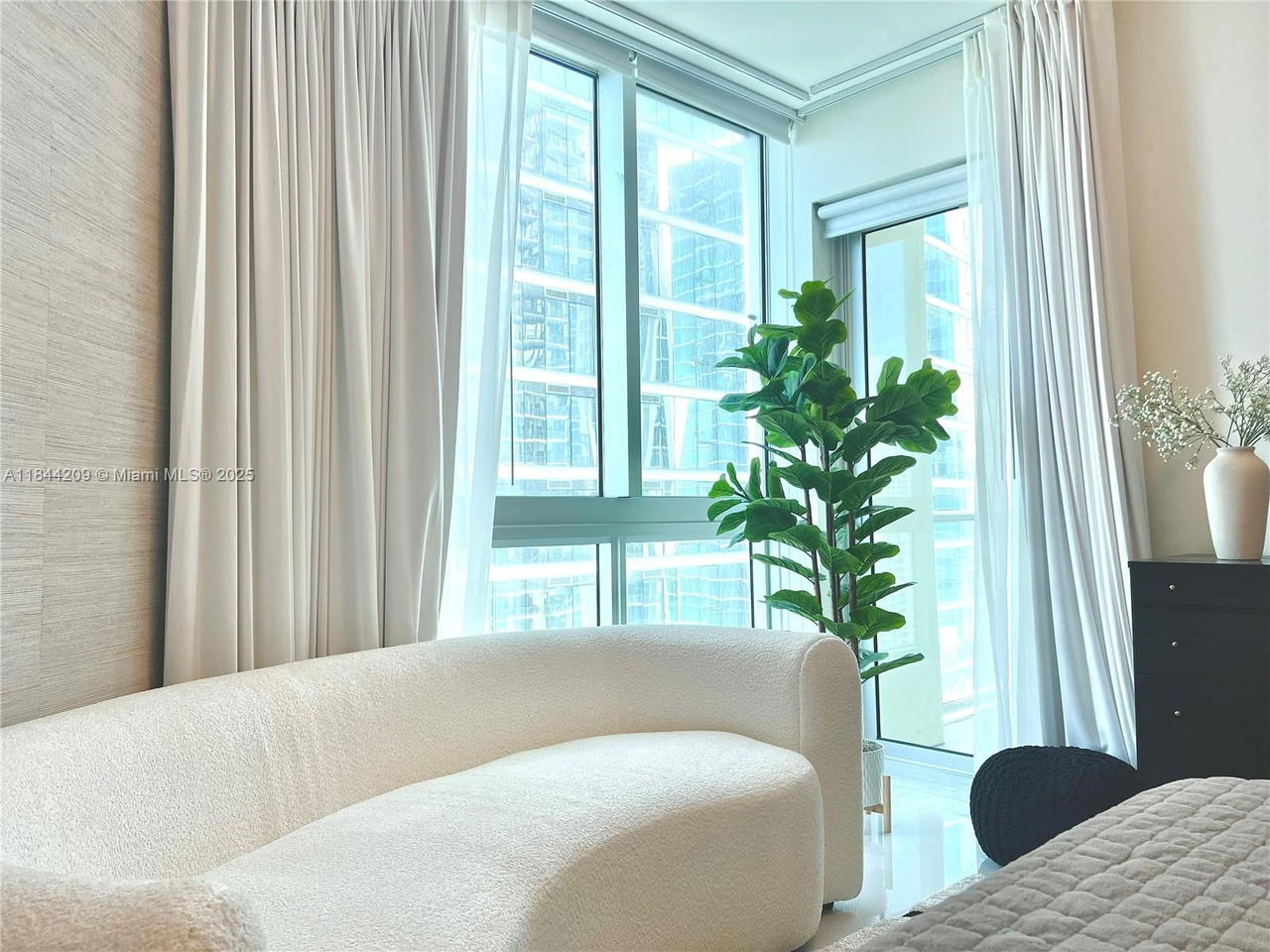 Real estate property located at 300 Biscayne Blvd T-2902, Miami-dade, Met 1 Condo, Miami, FL