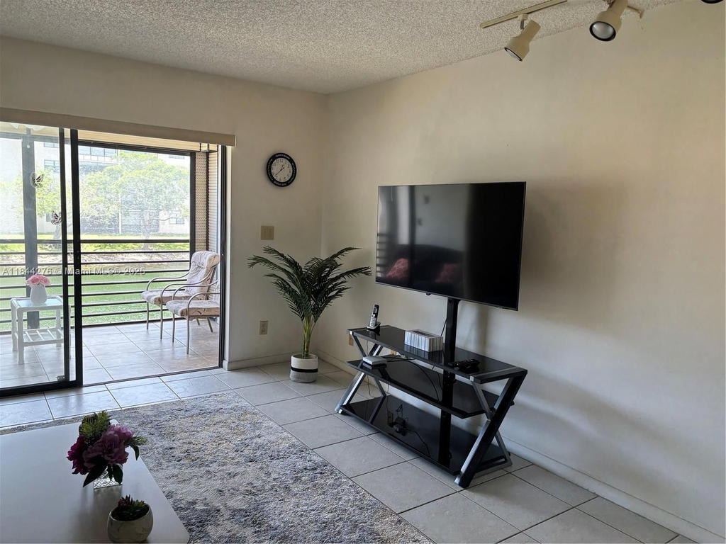 Real estate property located at 4940 Sabal Palm Blvd #205, Broward, Lakes Of Carriage Hills, Tamarac, FL