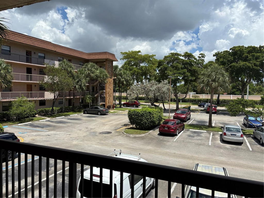 Real estate property located at 4940 Sabal Palm Blvd #205, Broward, Lakes Of Carriage Hills, Tamarac, FL