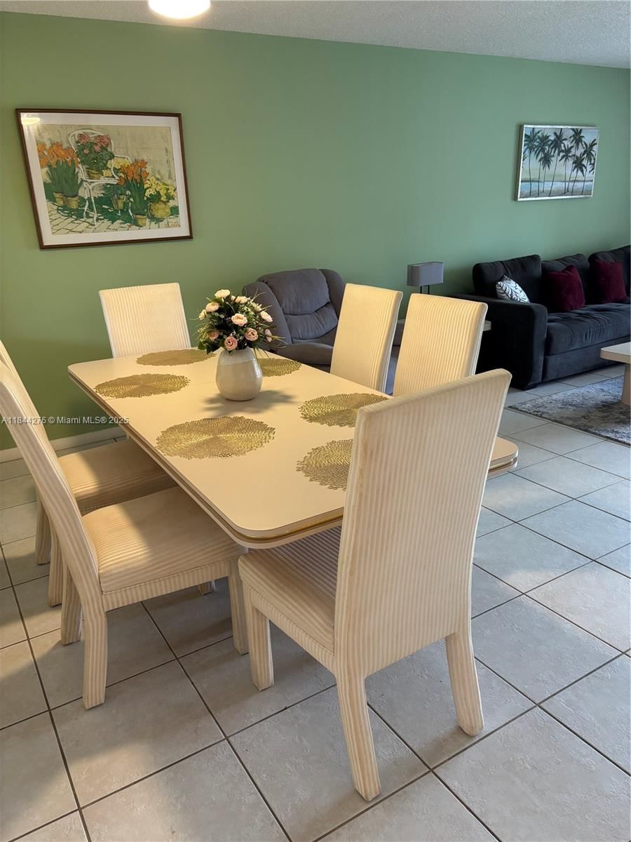 Real estate property located at 4940 Sabal Palm Blvd #205, Broward, Lakes Of Carriage Hills, Tamarac, FL
