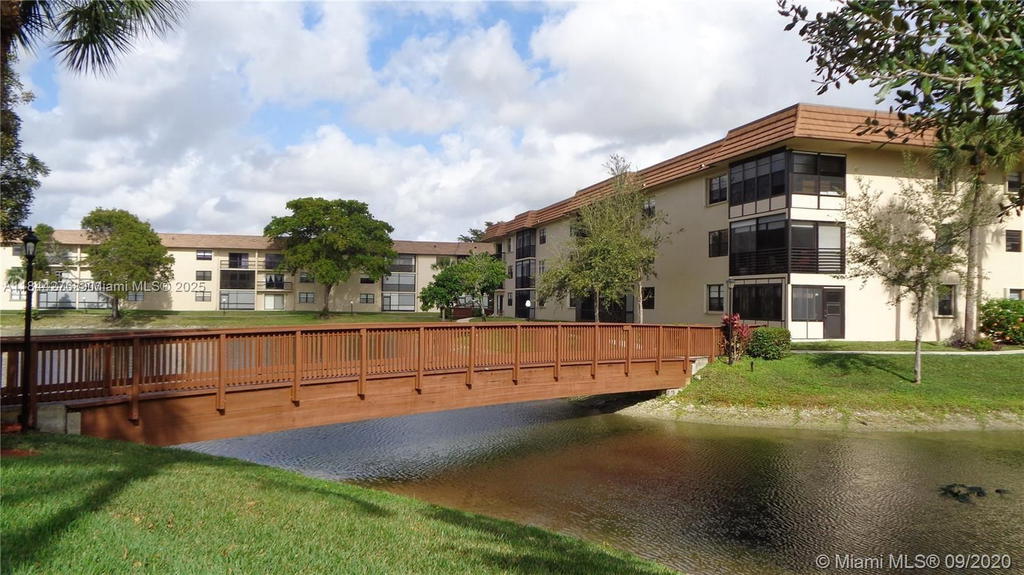 Real estate property located at 4940 Sabal Palm Blvd #205, Broward, Lakes Of Carriage Hills, Tamarac, FL