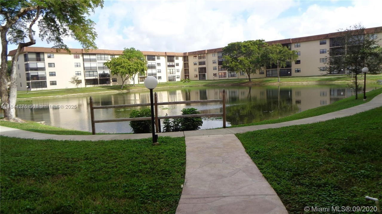 Real estate property located at 4940 Sabal Palm Blvd #205, Broward, Lakes Of Carriage Hills, Tamarac, FL