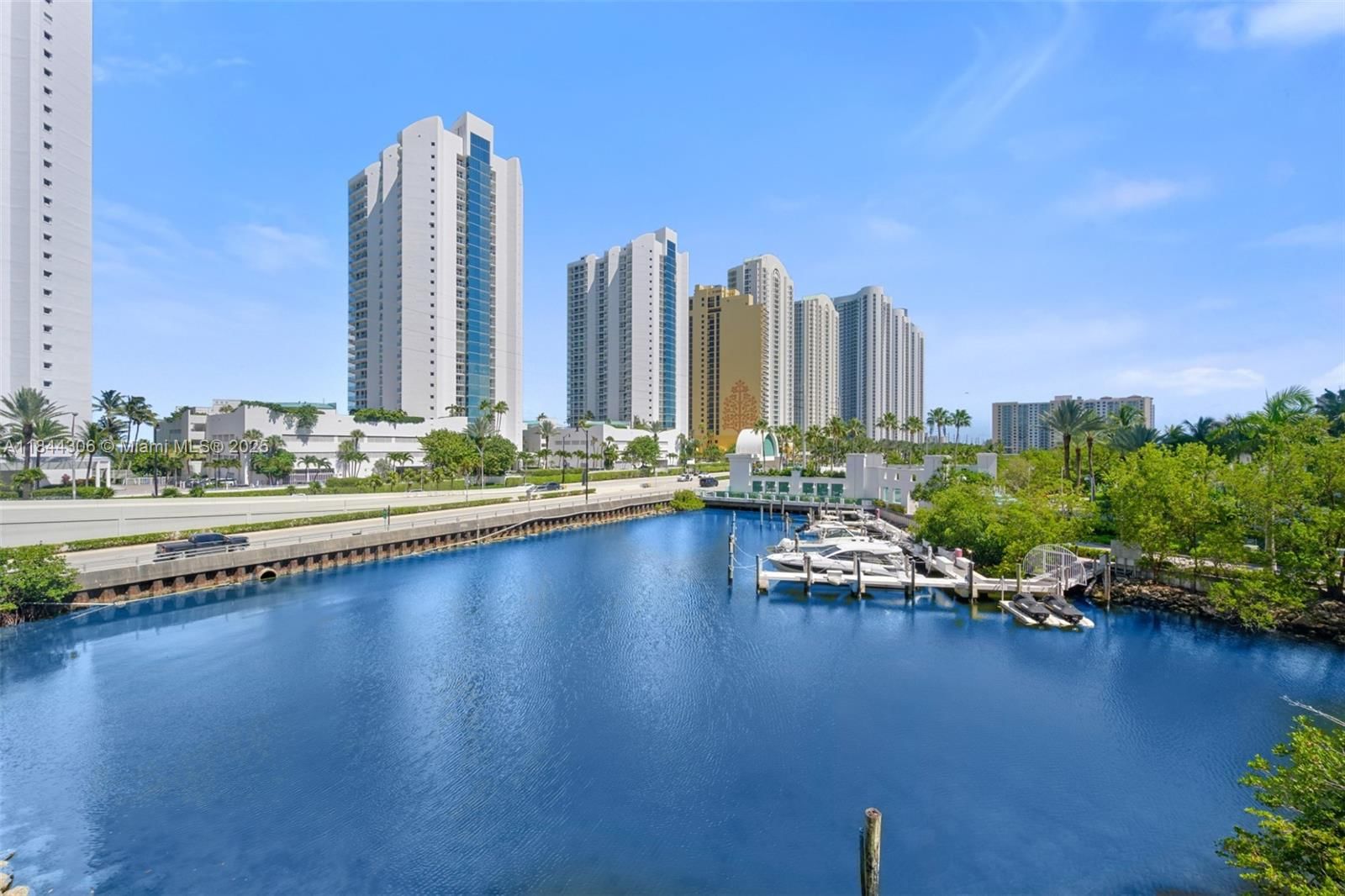Real estate property located at 150 Sunny Isles Blvd TH301, Miami-dade, St Tropez On The Bay 1 Co, Sunny Isles Beach, FL