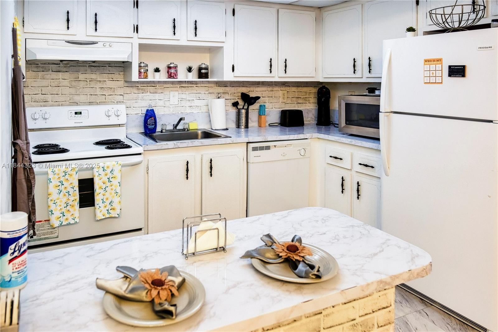 Real estate property located at 7300 17th St #415, Broward, Omega Condo No 4, Plantation, FL