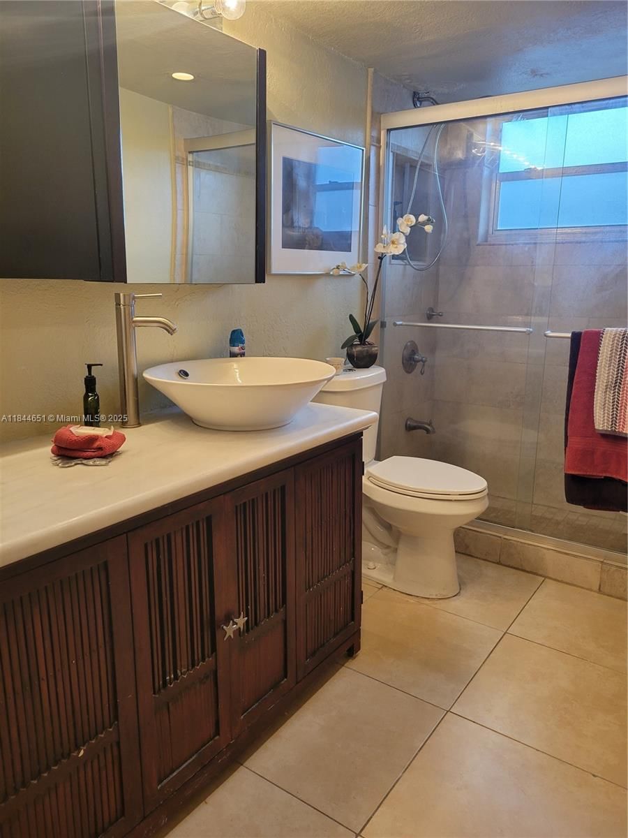 Real estate property located at 910 Michigan Ave #304, Miami-dade, Michigan West Condominium, Miami Beach, FL