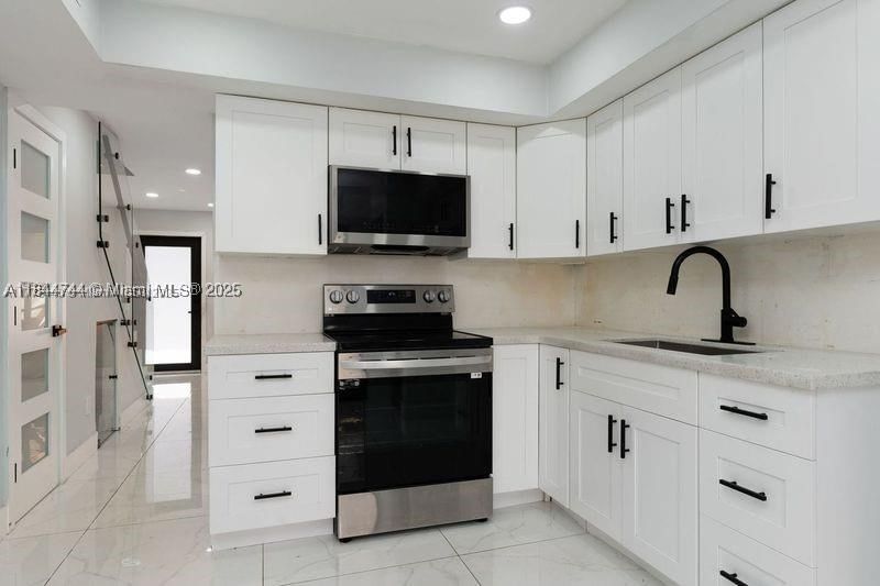 Real estate property located at 5431 22nd Ct #107, Miami-dade, Westland Park Th Condo Ph, Hialeah, FL