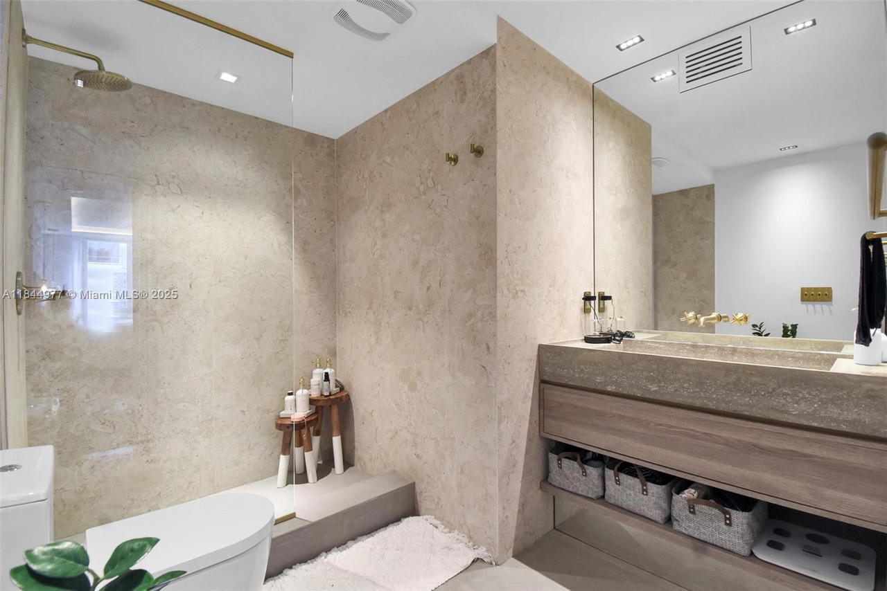 Real estate property located at 2301 Collins Ave #1201, Miami-dade, Roney Palace Condo, Miami Beach, FL