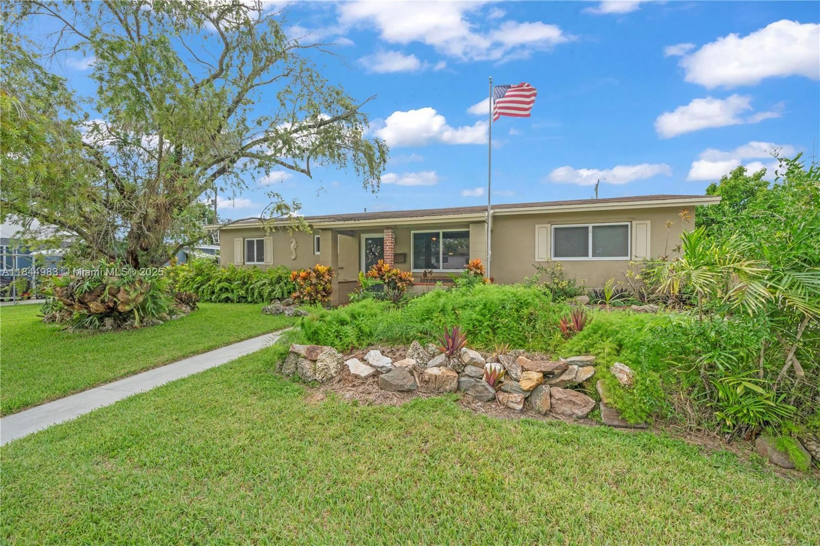 Real estate property located at 9880 Jamaica Dr, Miami-dade, S Coral Homes Sec 3, Cutler Bay, FL