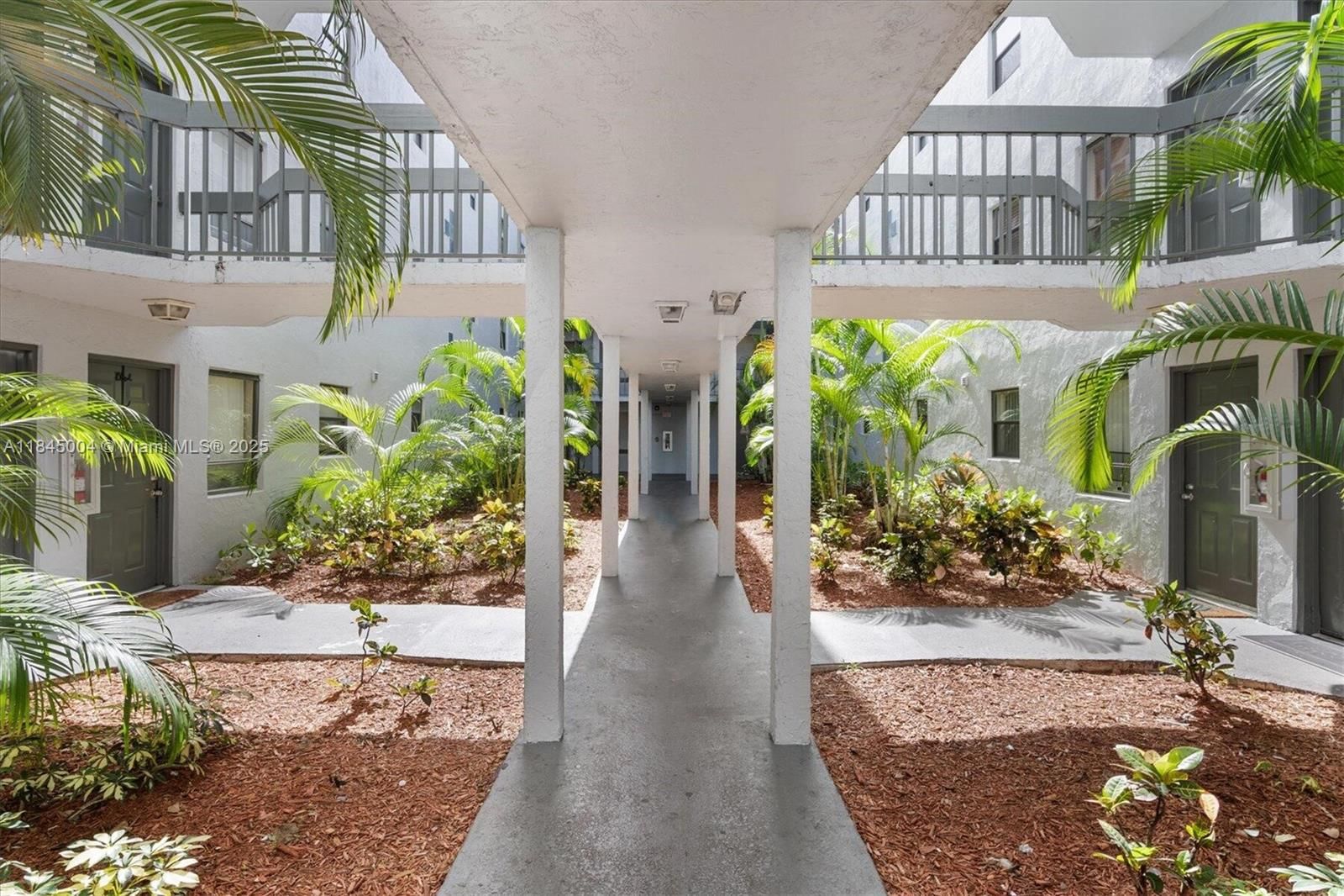 Real estate property located at 1720 Congress Ave #403, Palm Beach, Presidential Golfview Con, West Palm Beach, FL