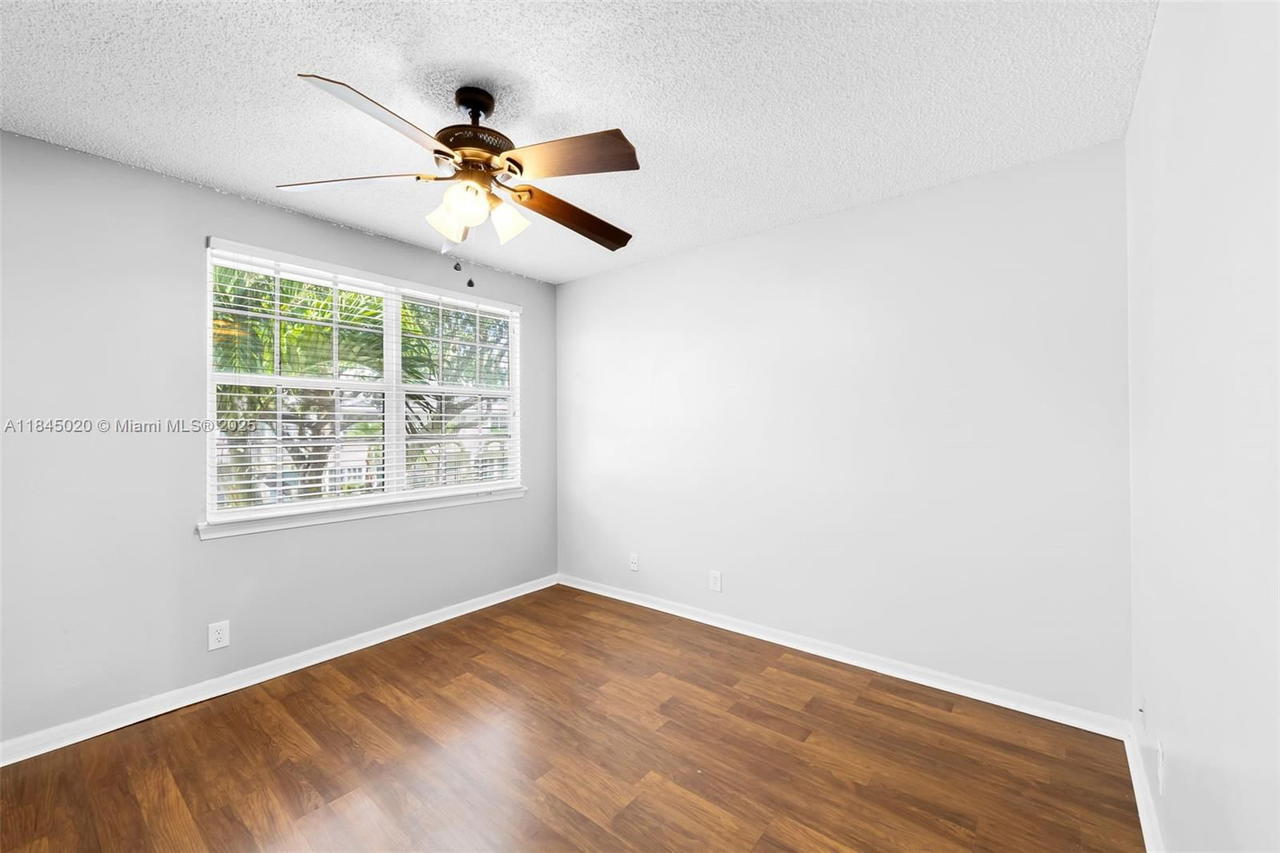Real estate property located at 4928 31st Ter, Broward, Banyan Oakridge, Dania Beach, FL