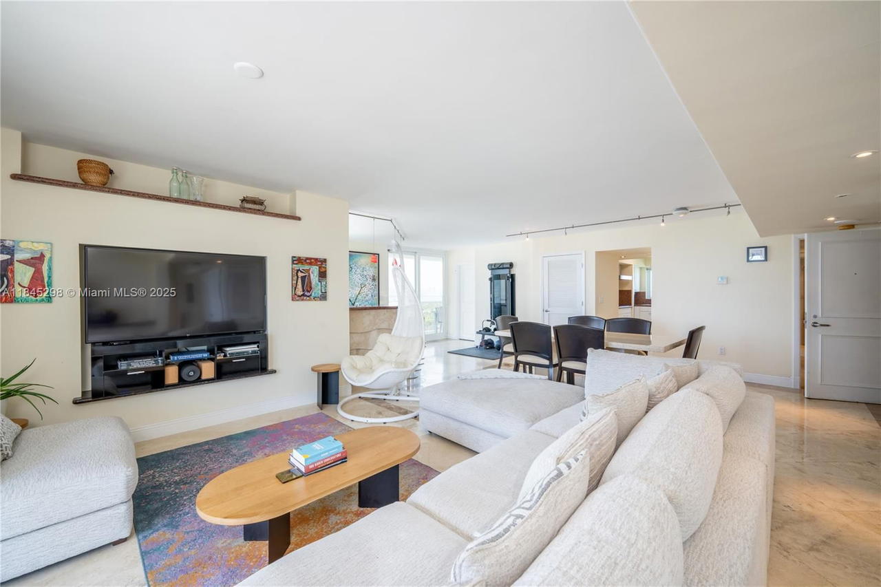Real estate property located at 5900 Collins Ave #1701, Miami-dade, The Grandview Condo, Miami Beach, FL