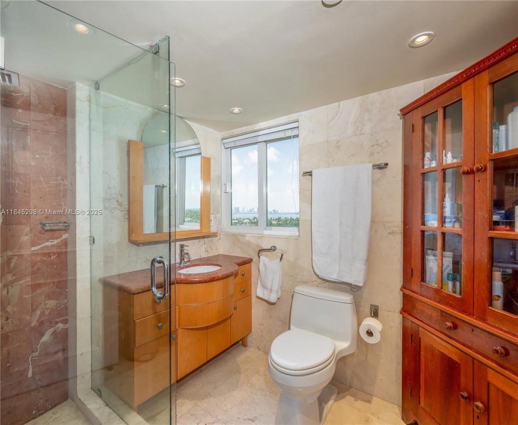 Real estate property located at 5900 Collins Ave #1701, Miami-dade, The Grandview Condo, Miami Beach, FL