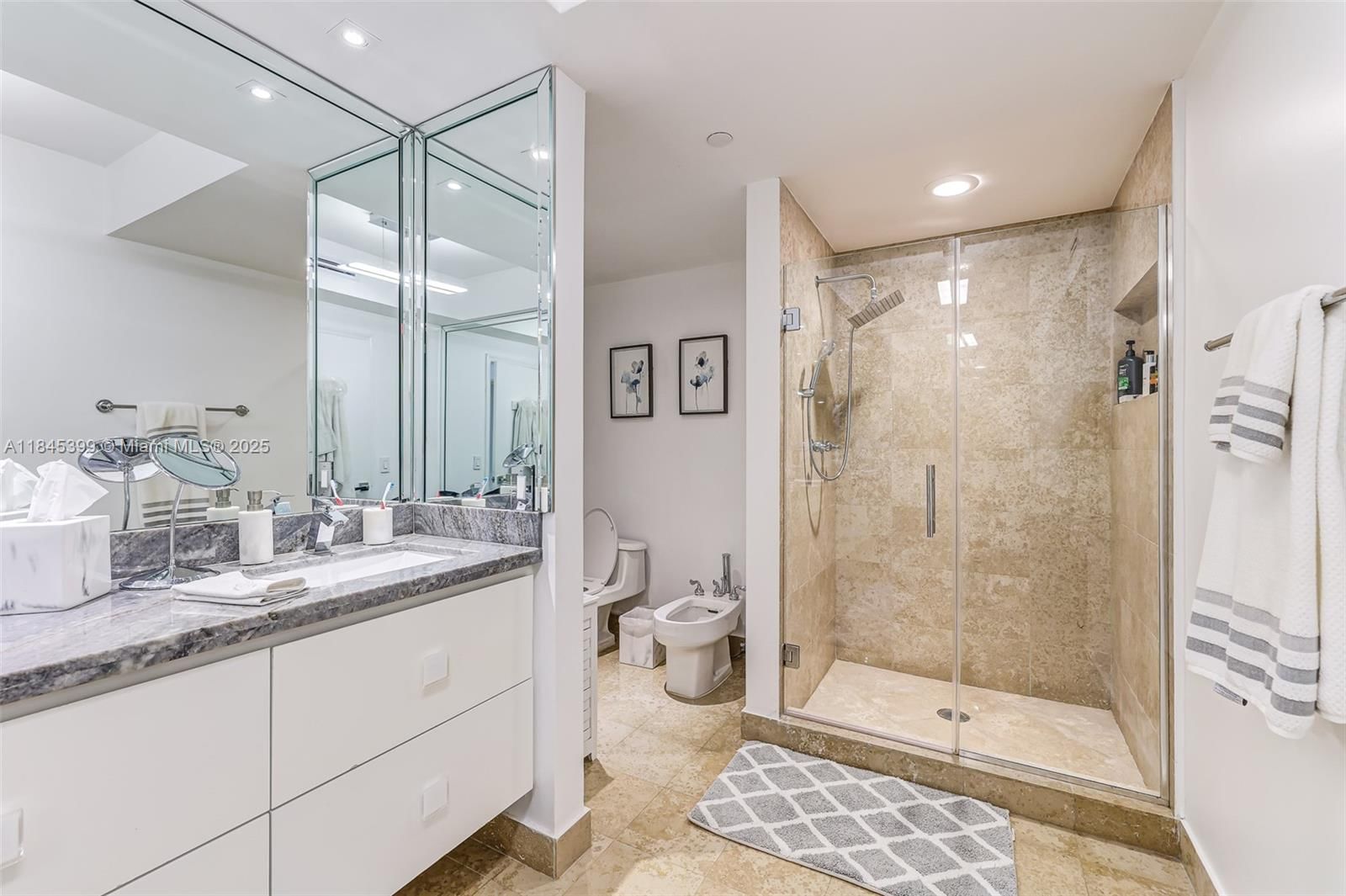 Real estate property located at 4775 Collins Ave #1704, Miami-dade, Green Diamond Condo, Miami Beach, FL