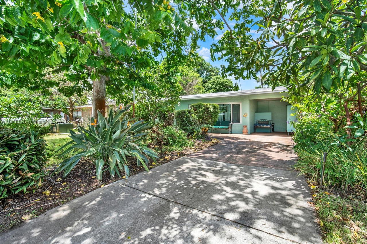 Real estate property located at 2421 10th Ave, Broward, Cresthaven No 6, Pompano Beach, FL