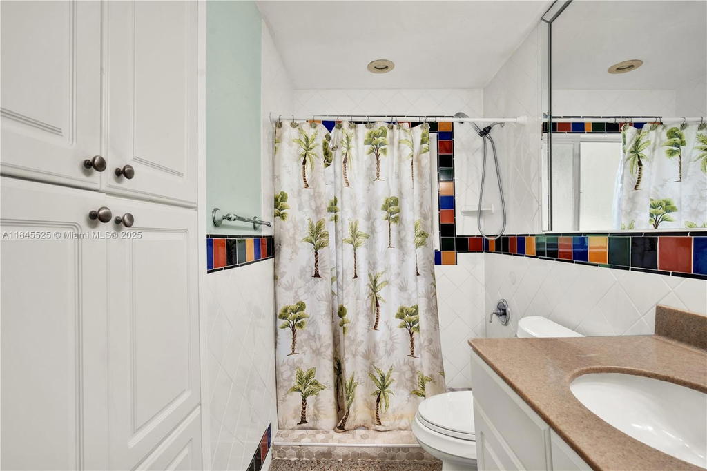 Real estate property located at 2421 10th Ave, Broward, Cresthaven No 6, Pompano Beach, FL