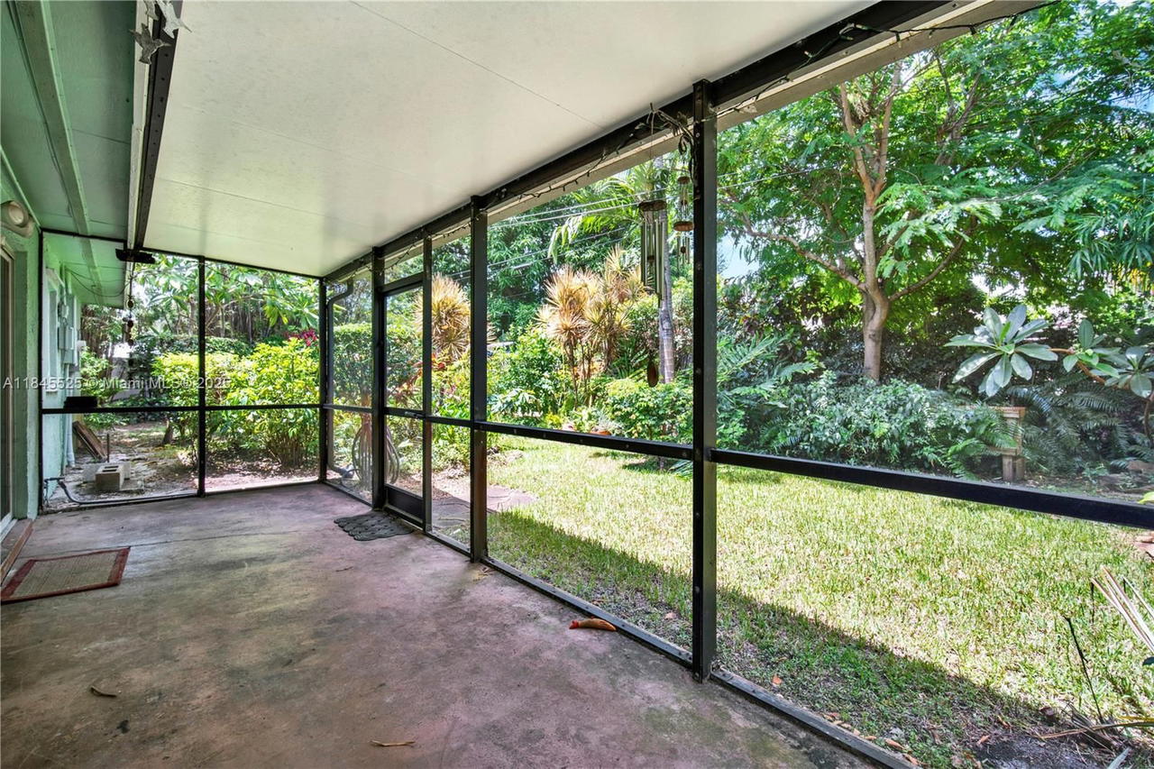 Real estate property located at 2421 10th Ave, Broward, Cresthaven No 6, Pompano Beach, FL