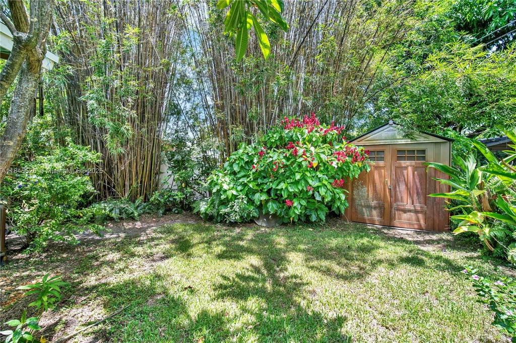 Real estate property located at 2421 10th Ave, Broward, Cresthaven No 6, Pompano Beach, FL