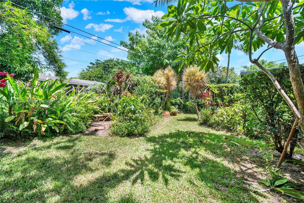 Real estate property located at 2421 10th Ave, Broward, Cresthaven No 6, Pompano Beach, FL