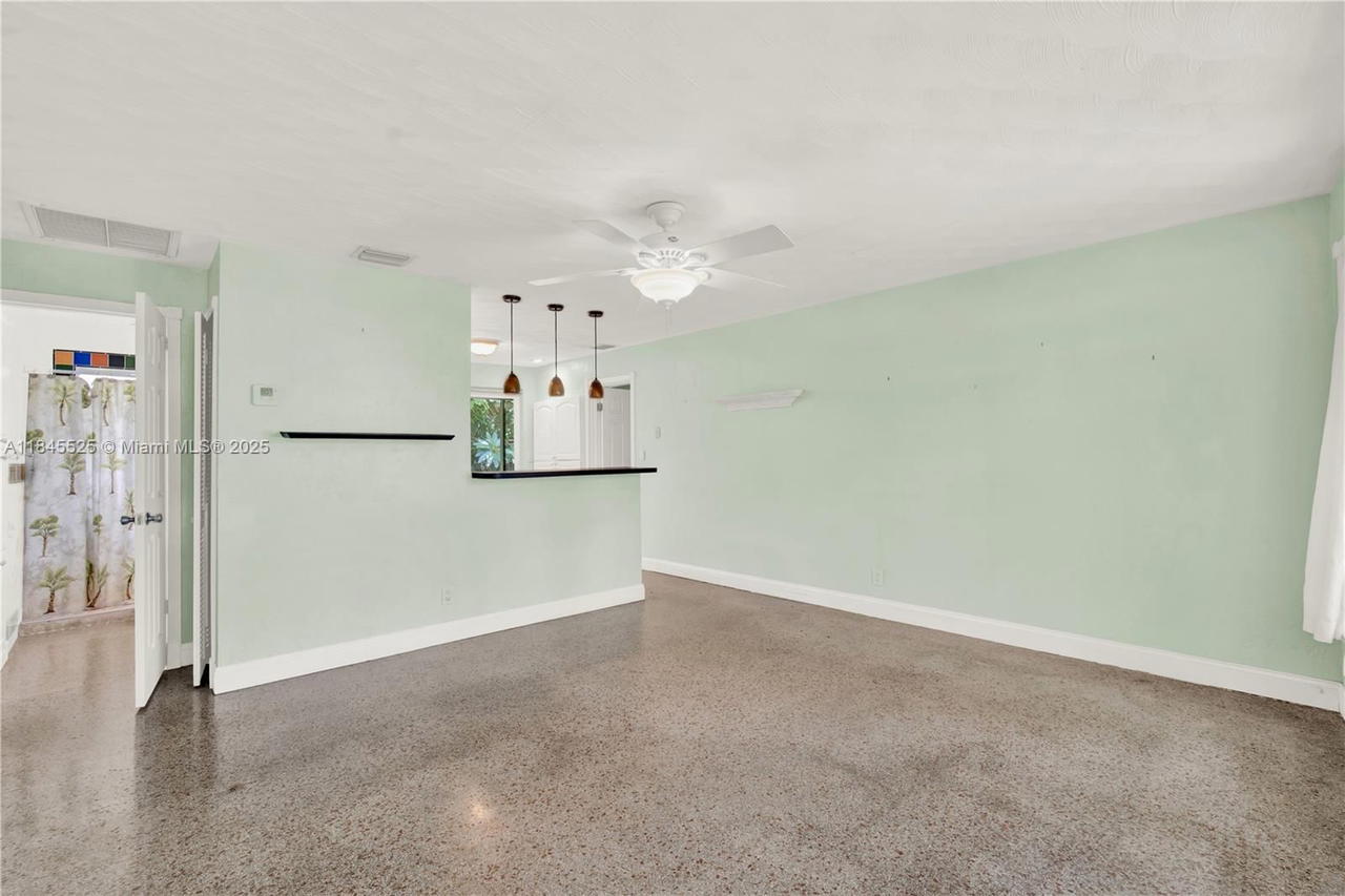 Real estate property located at 2421 10th Ave, Broward, Cresthaven No 6, Pompano Beach, FL