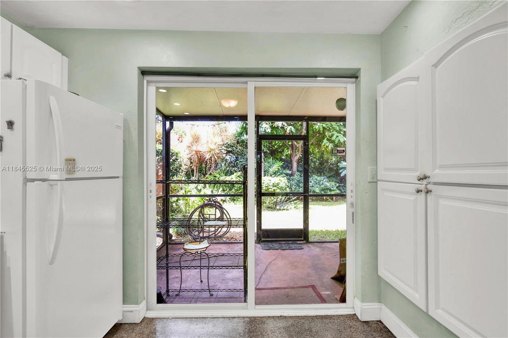 Real estate property located at 2421 10th Ave, Broward, Cresthaven No 6, Pompano Beach, FL