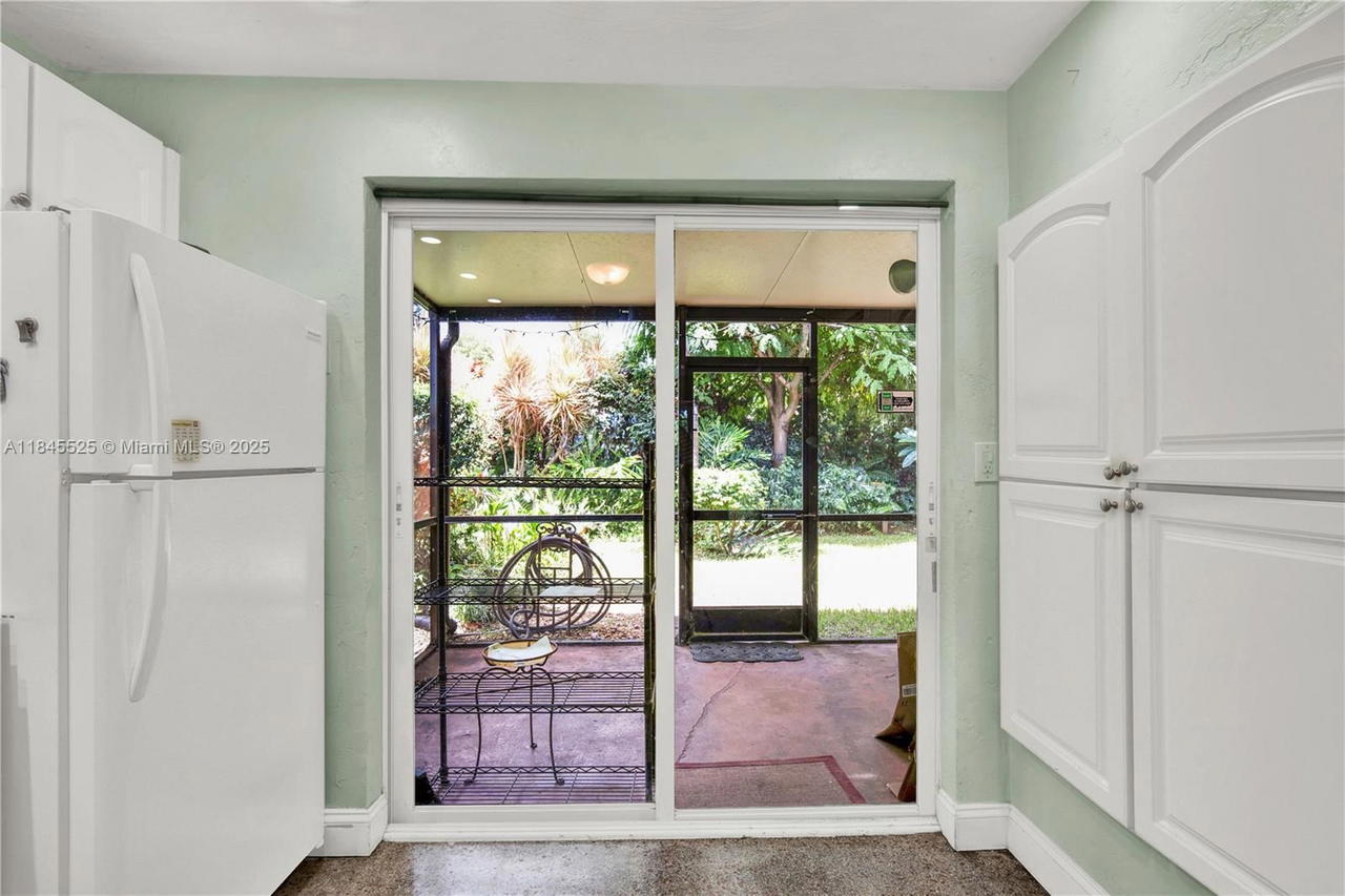 Real estate property located at 2421 10th Ave, Broward, Cresthaven No 6, Pompano Beach, FL