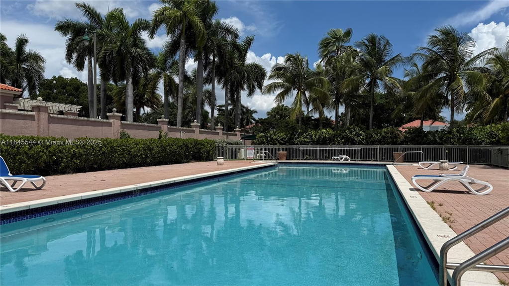 Real estate property located at 6320 114th Ave #1223, Miami-dade, The Courts At Doral Isles, Doral, FL