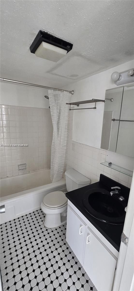 Real estate property located at 2420 Diana Dr #203, Broward, Bay Place Condo, Hallandale Beach, FL